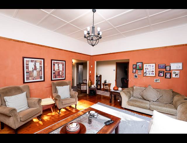 3 BEDROOM FREEHOLD FOR SALE IN GLENWOOD